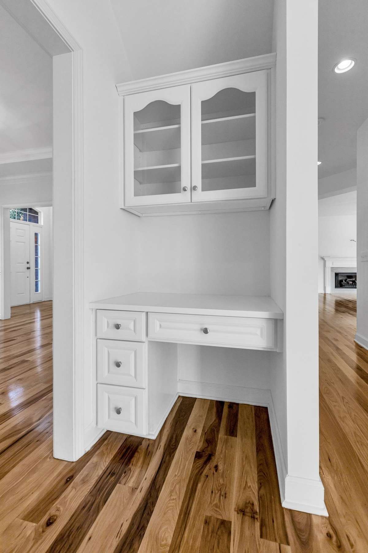 Desk/Dry Bar between Dining Room and Kitchen