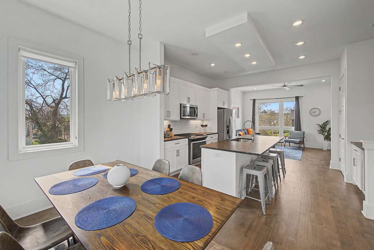 Dining Area (Open Concept)