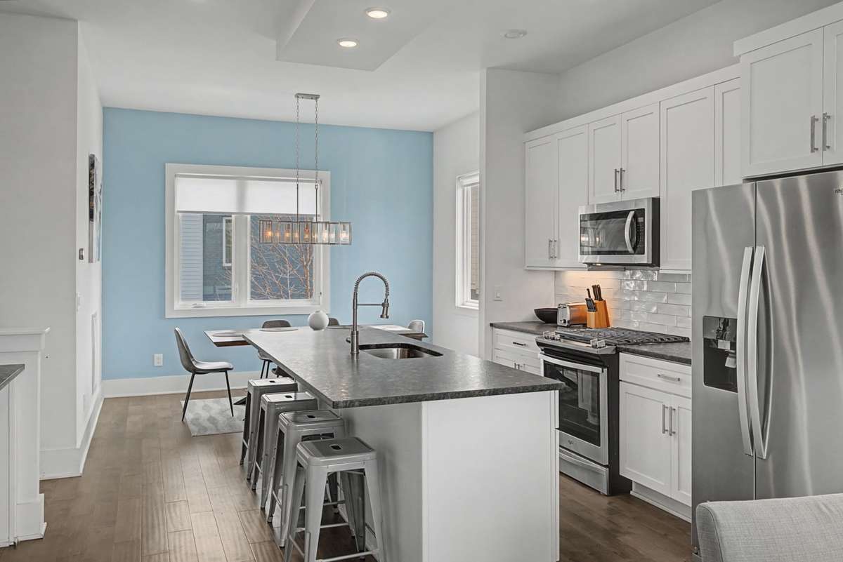 Kitchen (Alternate View)
