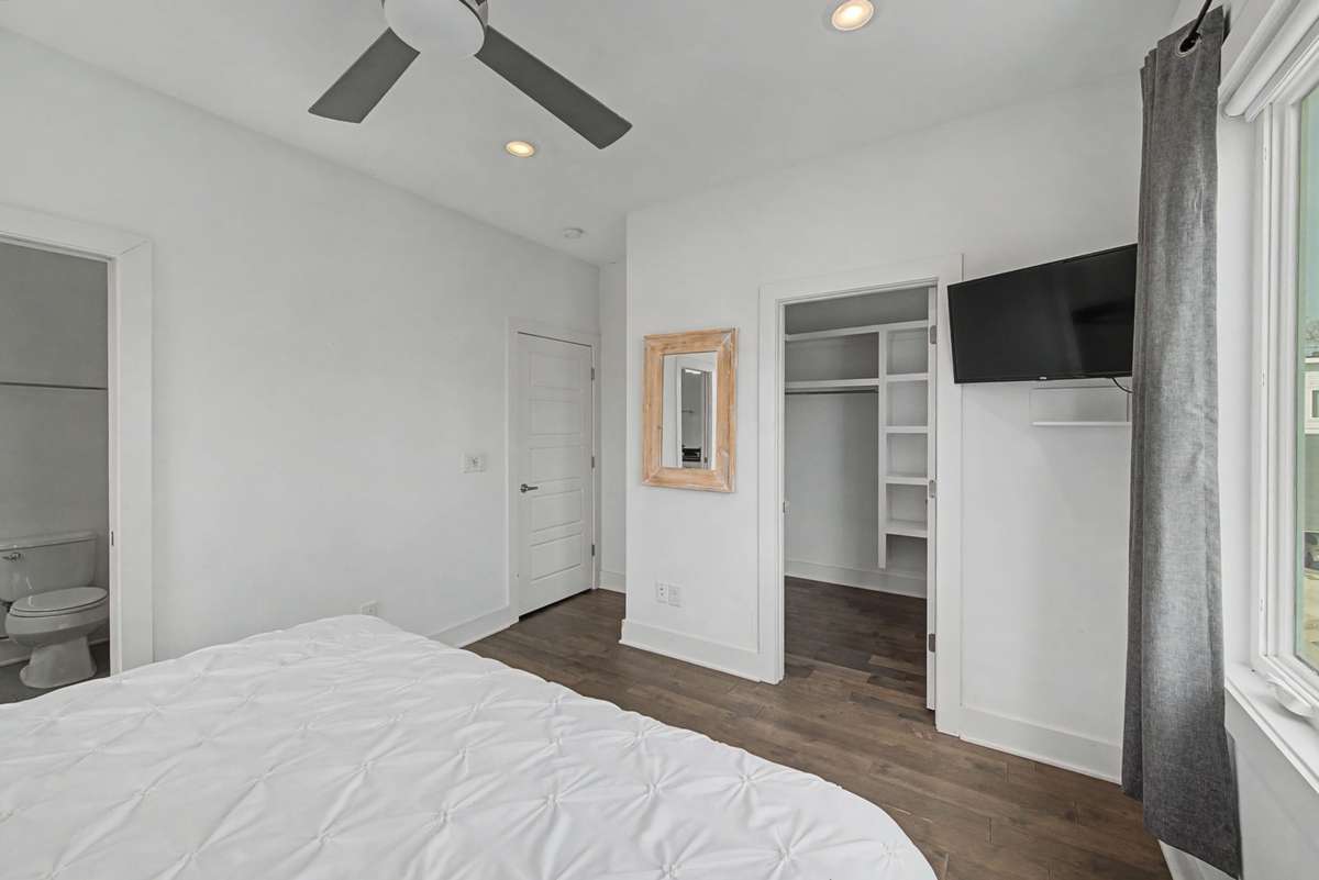 Primary Bedroom (Closet & Space)