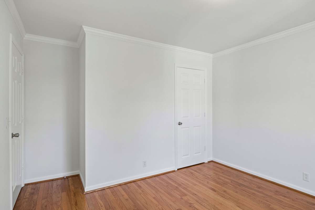 13' 5" X 10'10" Bedroom