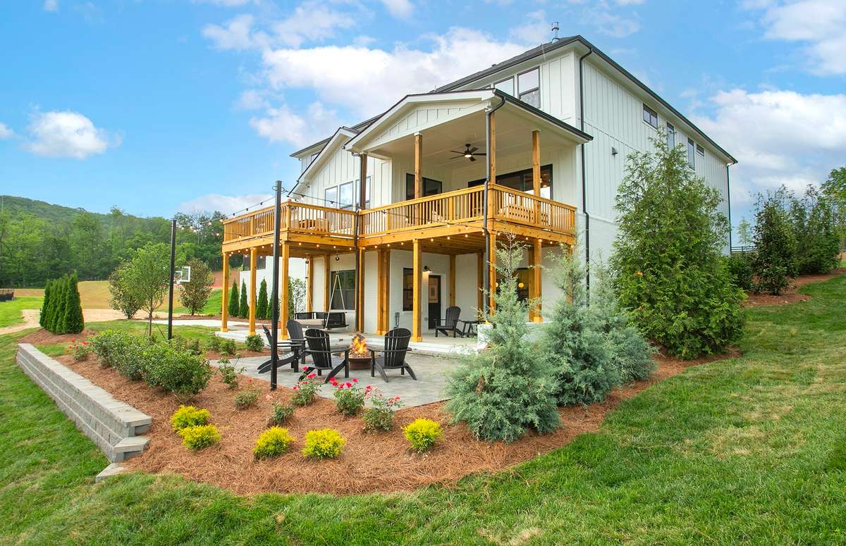 Pictures are of the Foxmoor model home. All pictures shown to emphasize the builder quality and finishes available.
