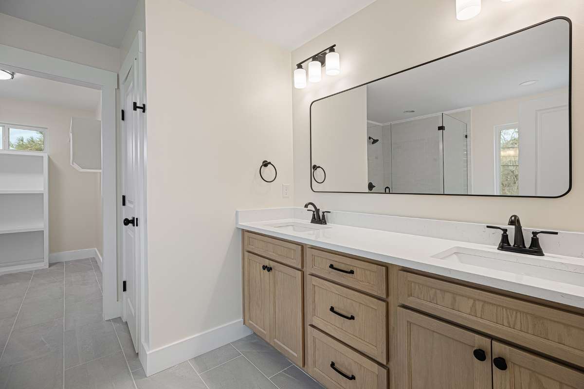 Primary bedroom on-suite bath