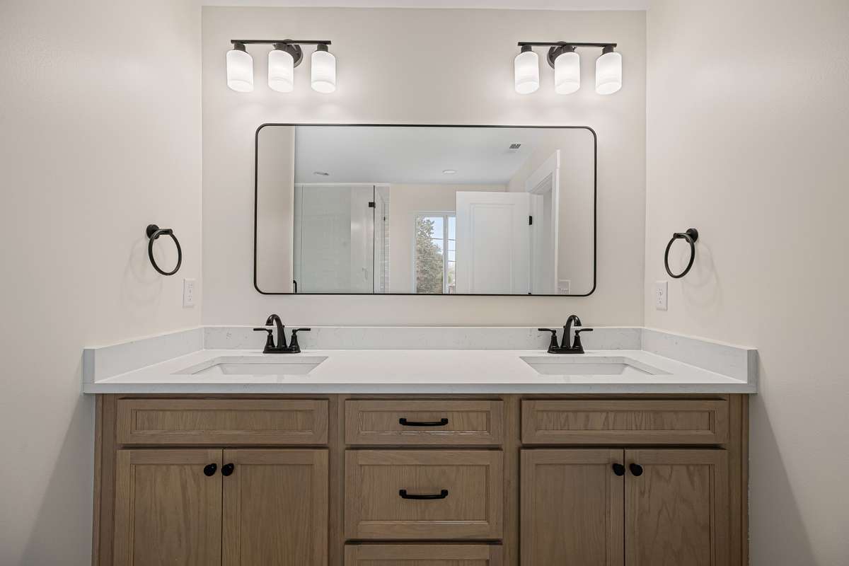 Double vanity in Primary on-suite