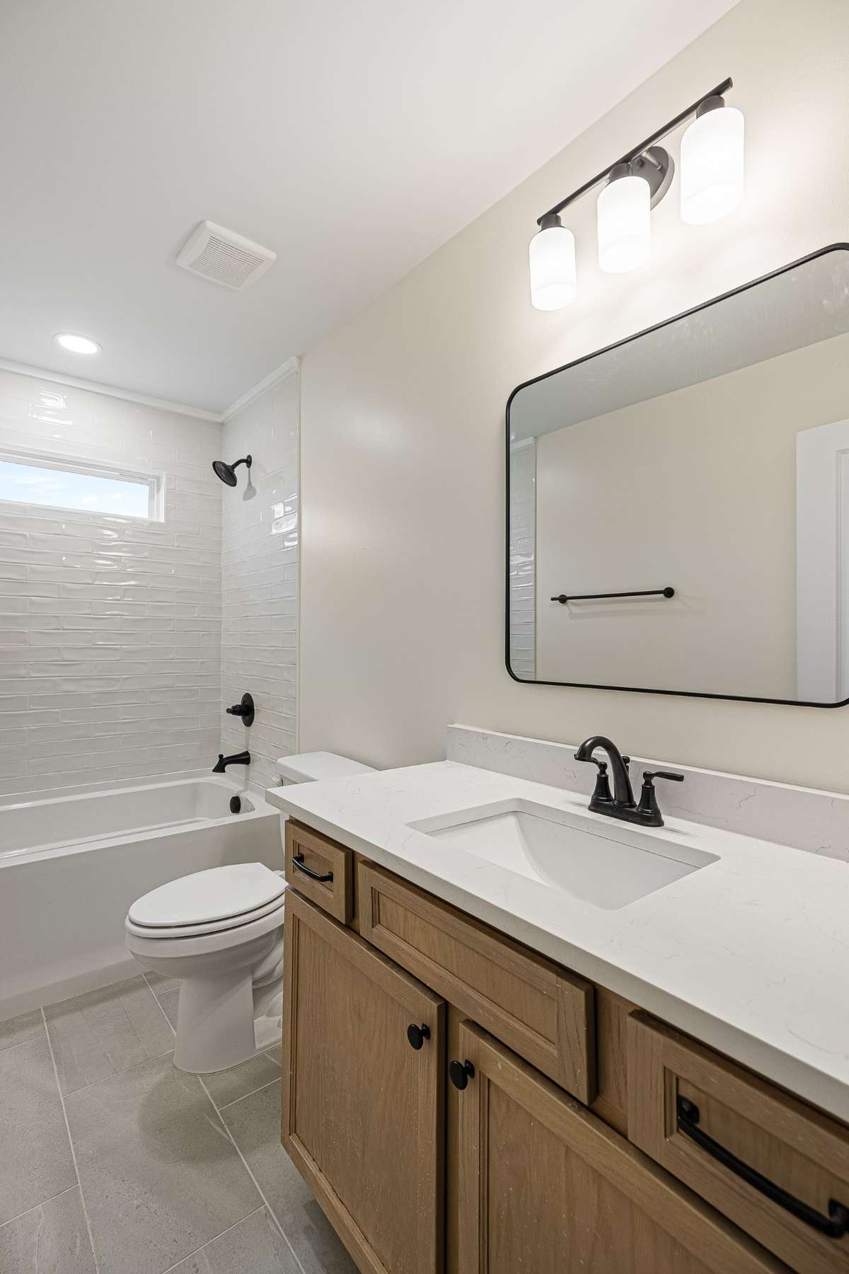 Second level full bath