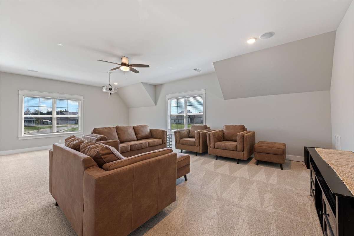 Bonus/Theater Room