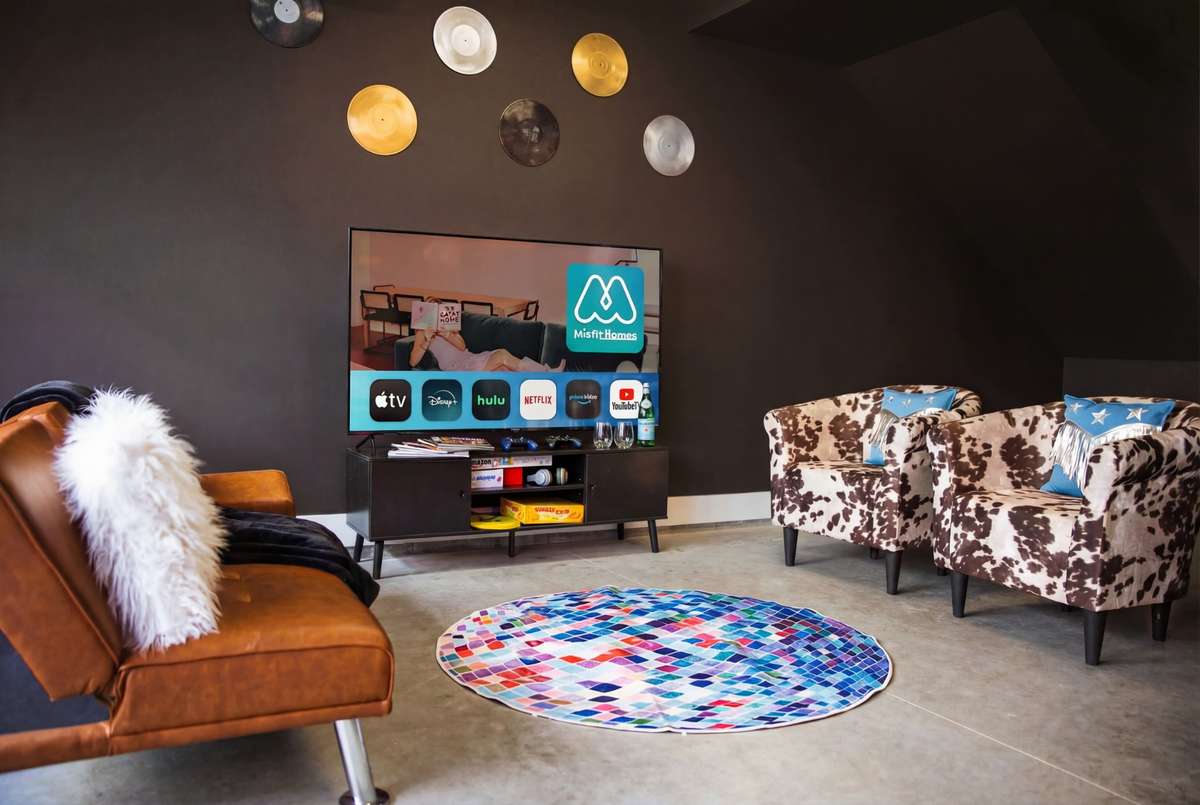 The TV and extra seating provide additional entertainment options!