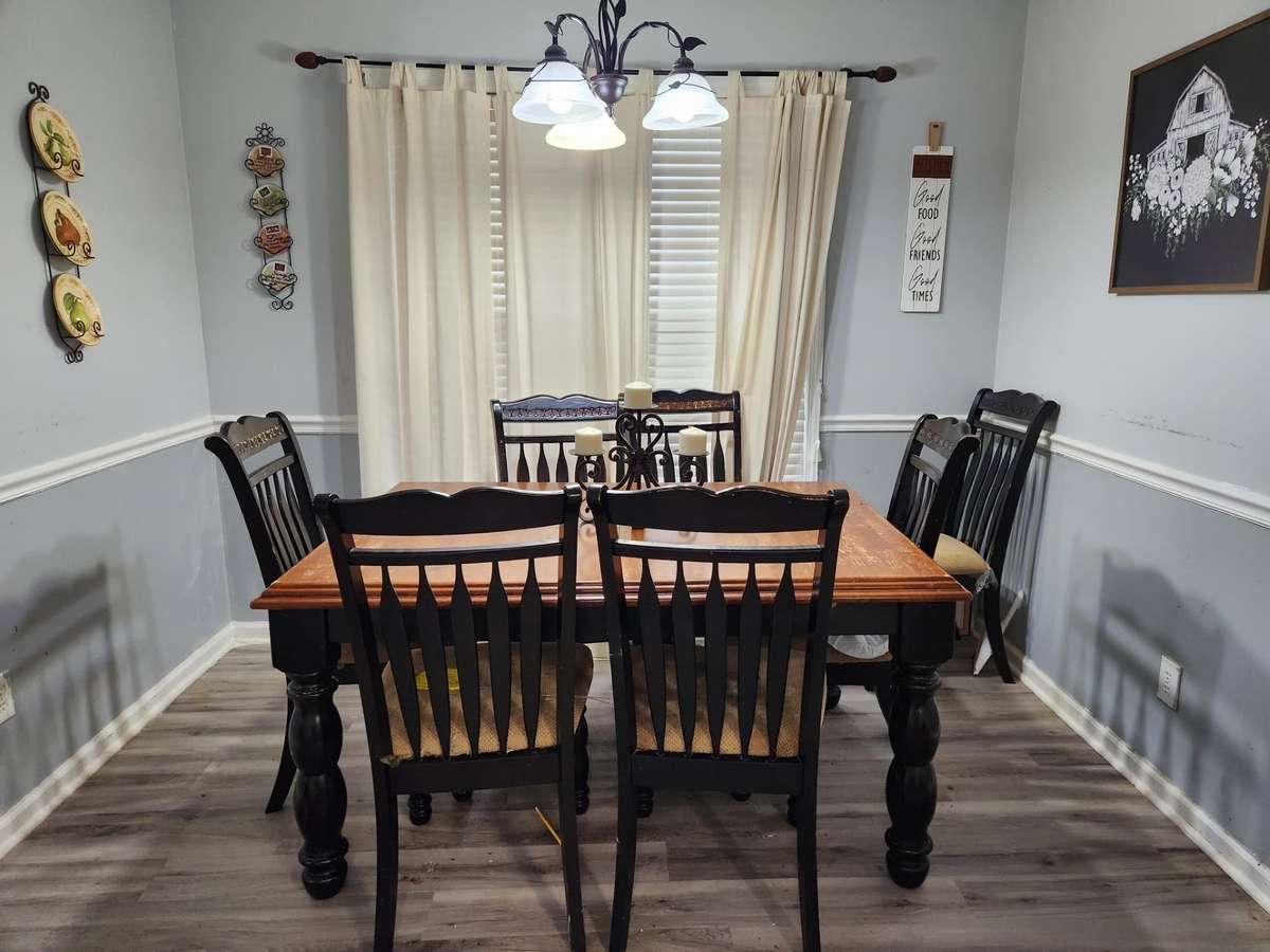 Formal Dining room off the kitchen!