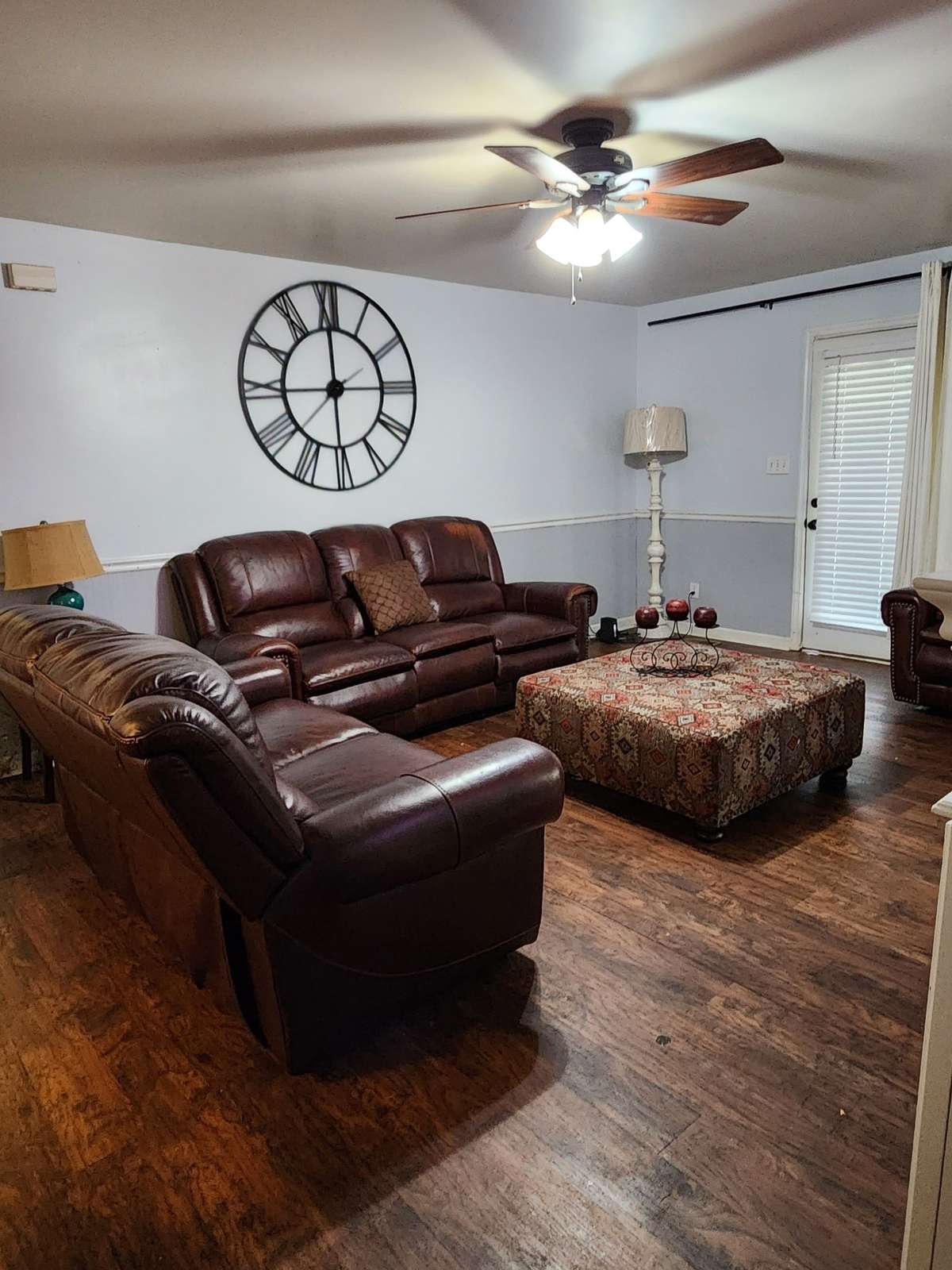 Newly painted interior! Huge spacious Great room!