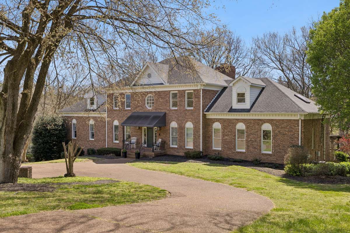 Welcome home to 5105 Heathrow Blvd!
