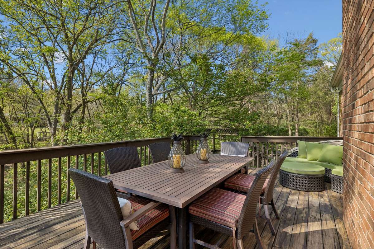 It's like dining in a treehouse!  Beautiful!