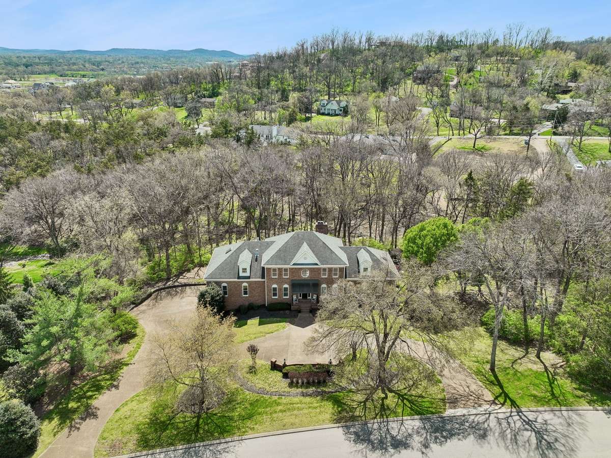 What a lovely setting right in the heart of Brentwood!