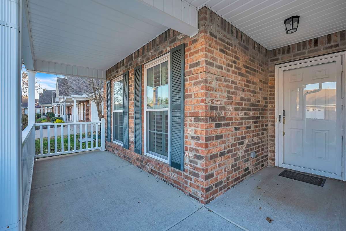 Full brick home with a spacious covered front porch! 646 Forest Glen Circle, Murfreesboro, TN 37128