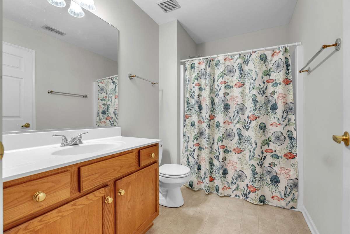 Guest bathroom with a full tub/shower combo, spacious vanity, and neutral finishes that make it easy to add your own style! 646 Forest Glen Circle, Murfreesboro, TN 37128