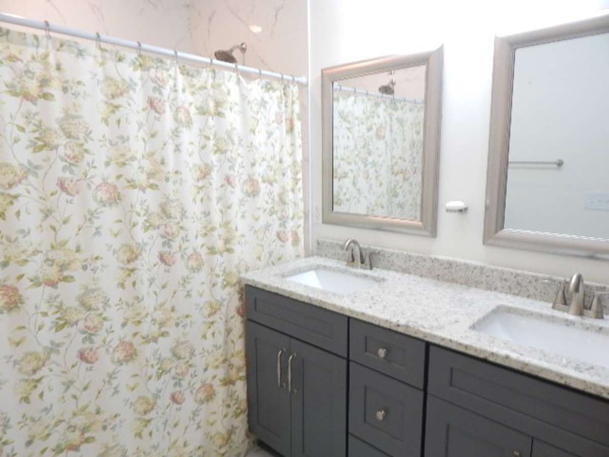 Master bath with tiled shower