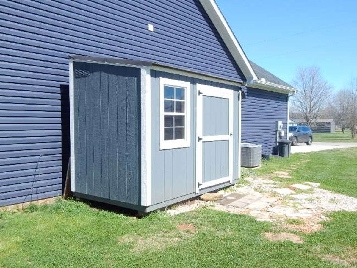This is a handy component with the house. Nice storage shed