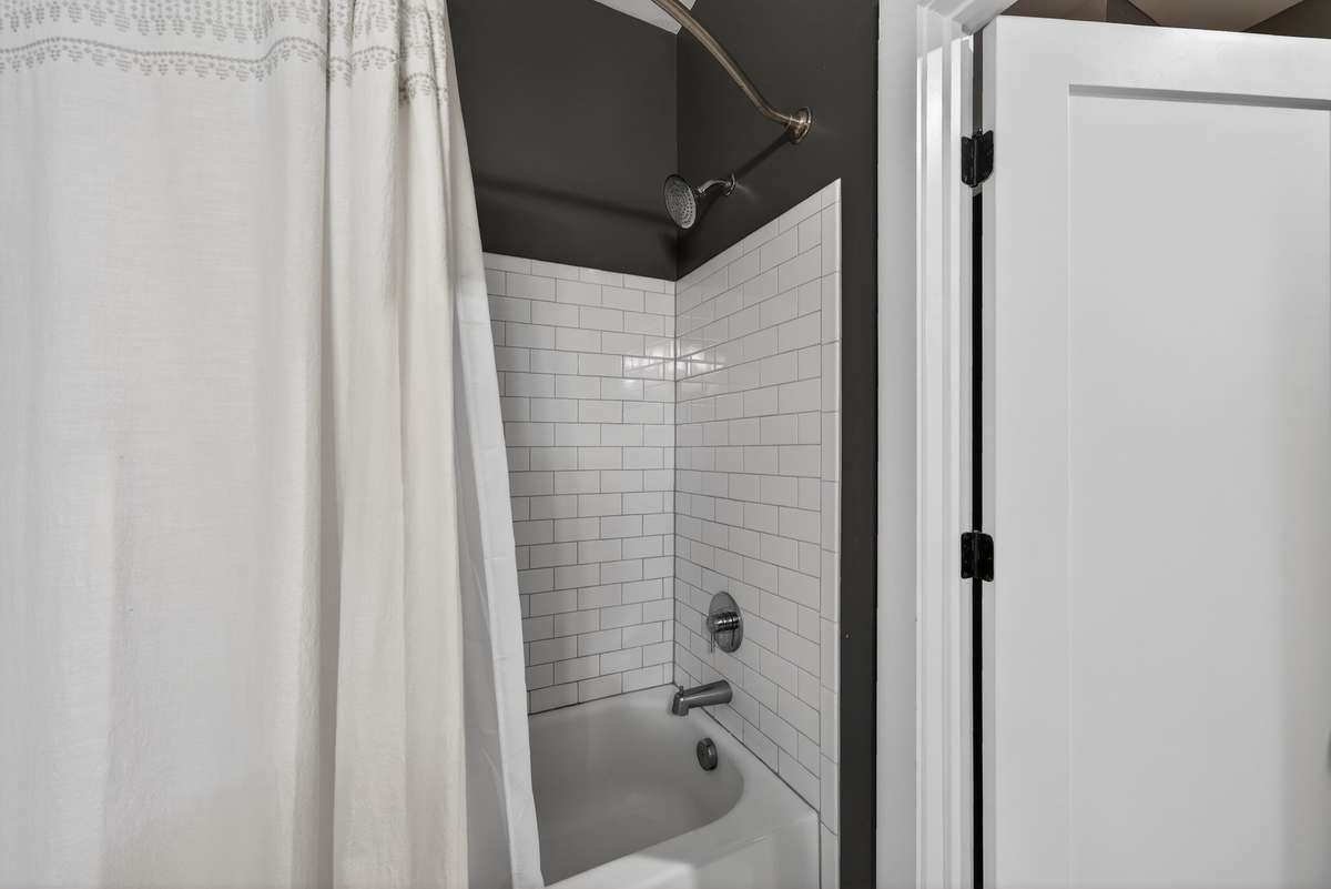 Shower/Tub