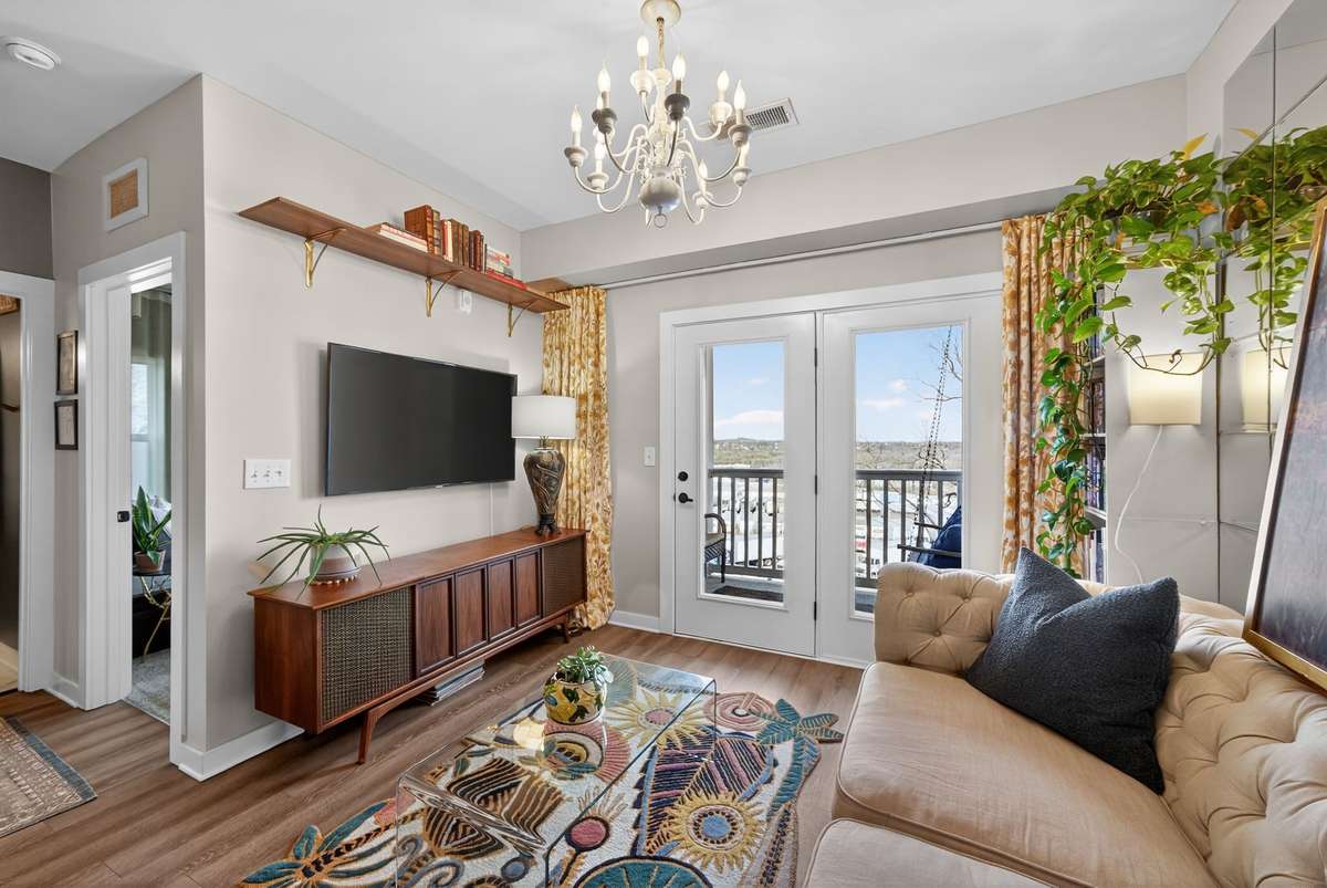 Living Room/Hallway