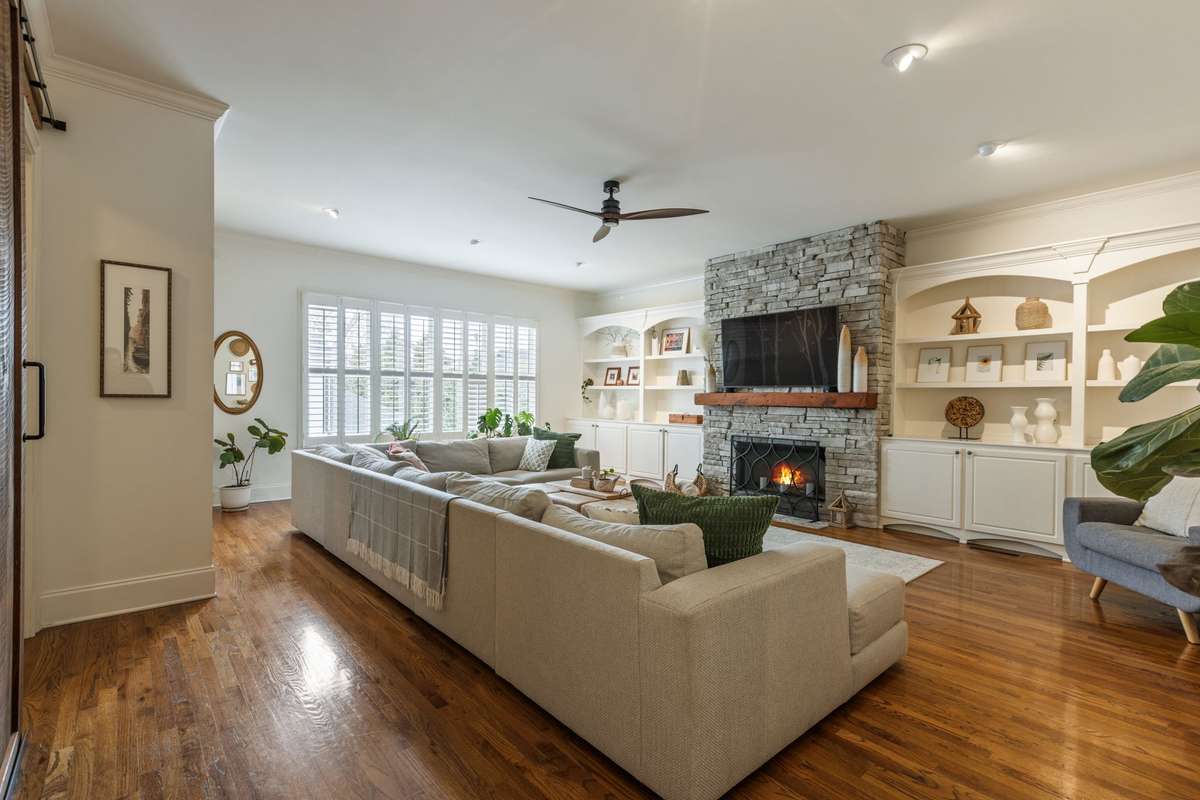 You will not find another Family Room this size in Westhaven!