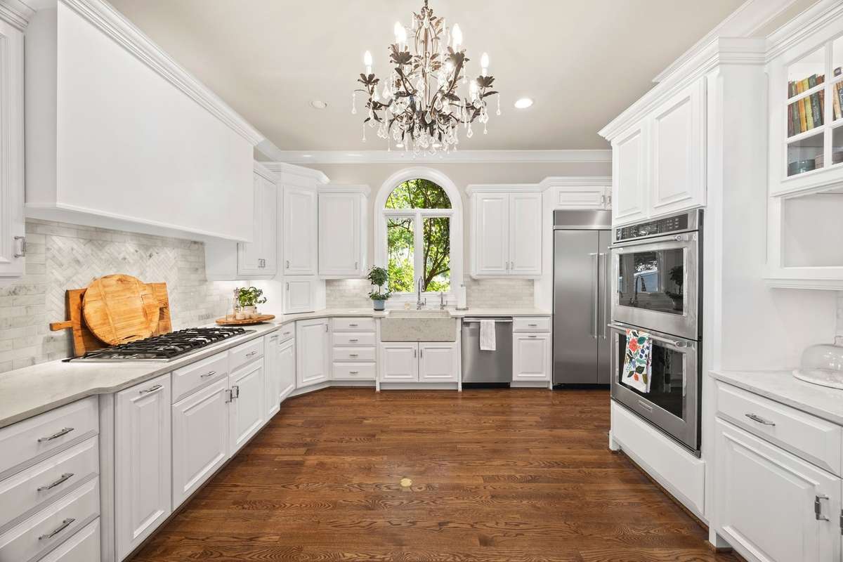 Gourmet Kitchen recently upgraded with Professional Appliances, including a 6 Burner Viking Cooktop, Kitchenaid Oversized Refrigerato and Double Ovens, Sleek Quartz Countertops, Marble Backsplash and new designer fixtures.