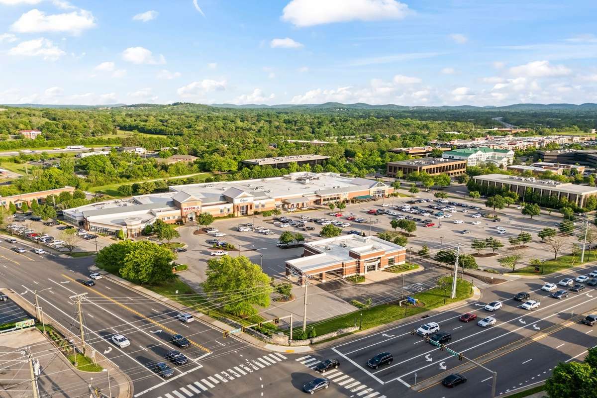 Minutes to Brentwood for Grocery, Fitness, Petcare, Restaurants, Shopping and More.