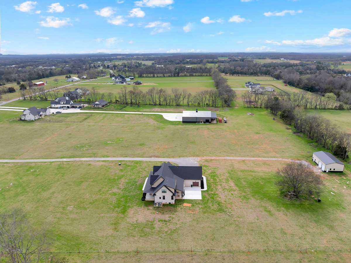 Absolutely beautiful area and great location just minutes to Murfreesboro