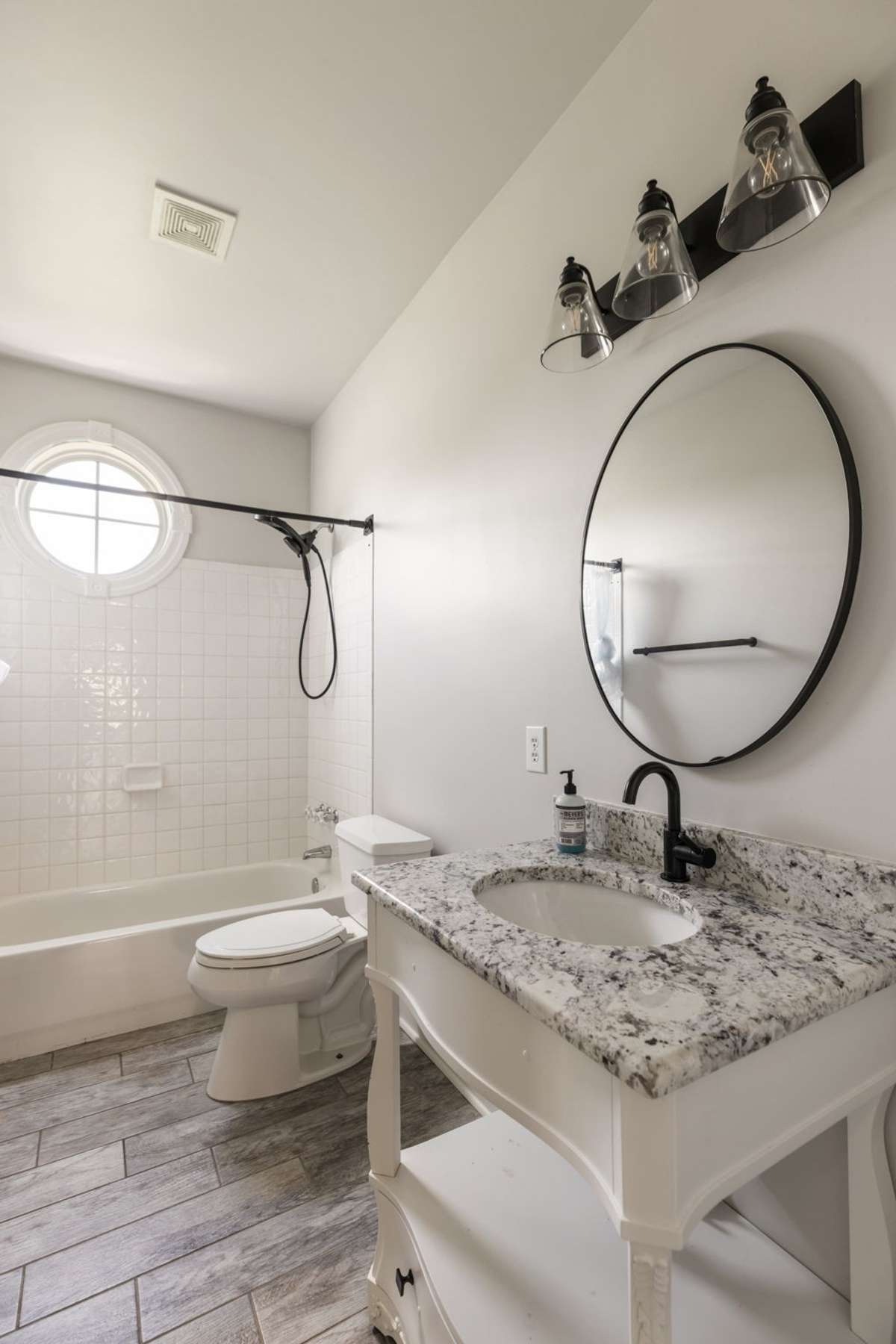 Updated secondary hall bath connected to one of the 2 bedrooms