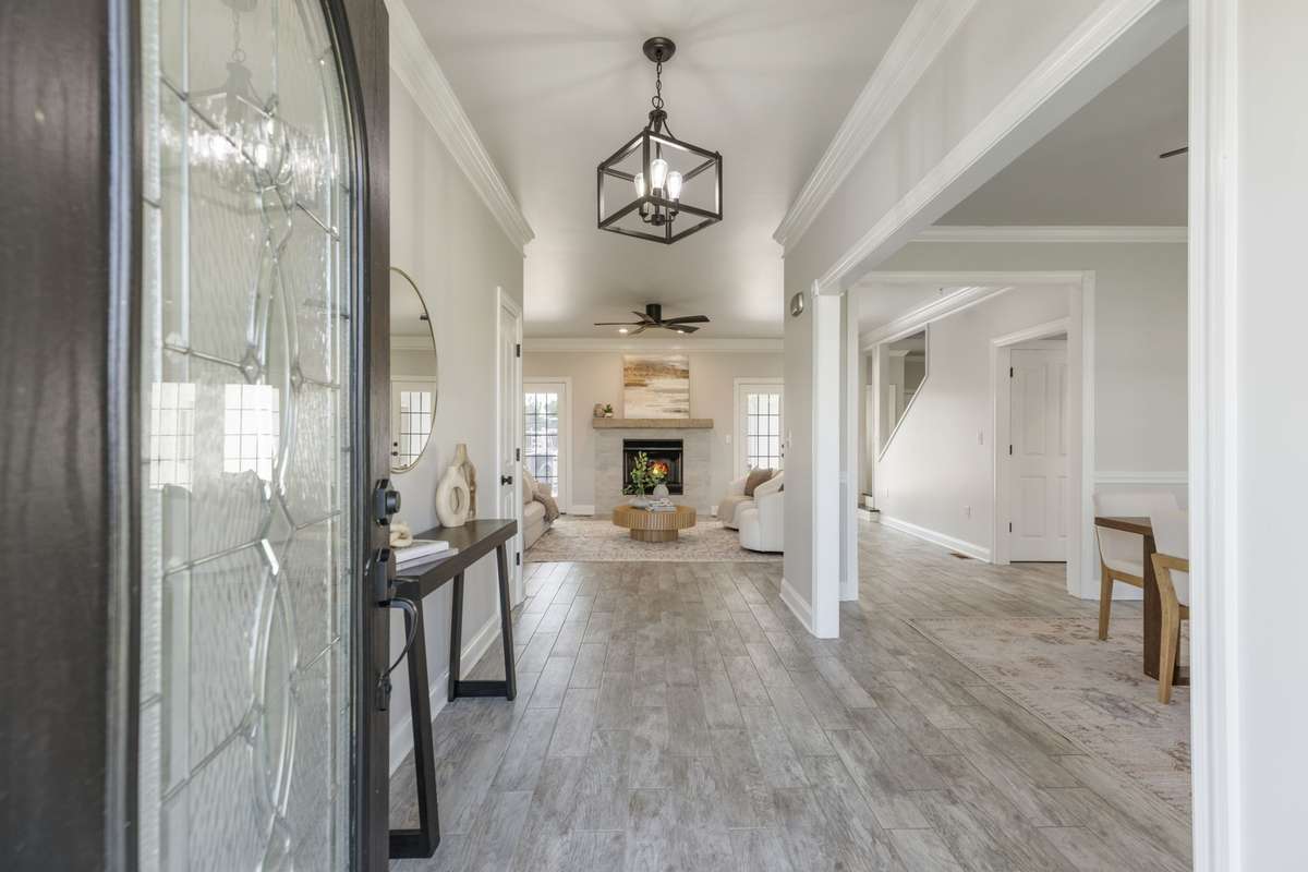 Very open Floor plan, new flooring throughout, freshly paint throughout