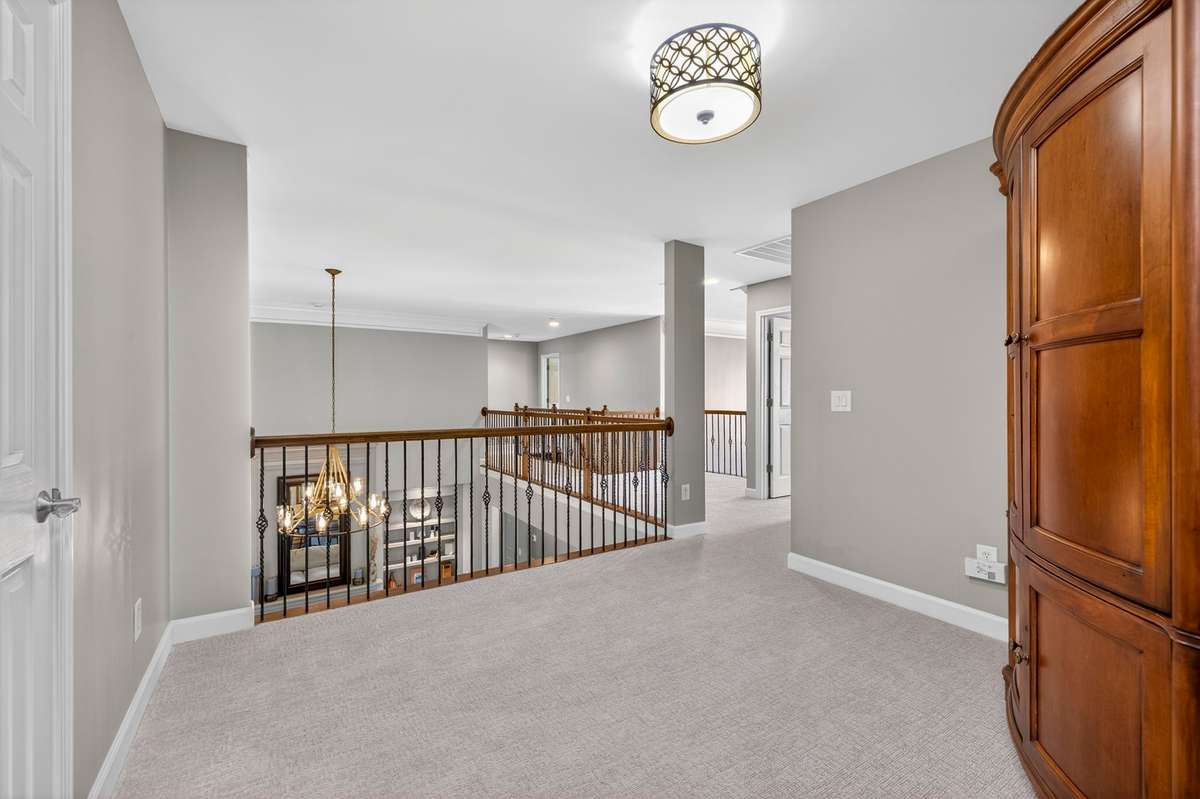 An extra flex space, perfect for additional seating, tv room or play!