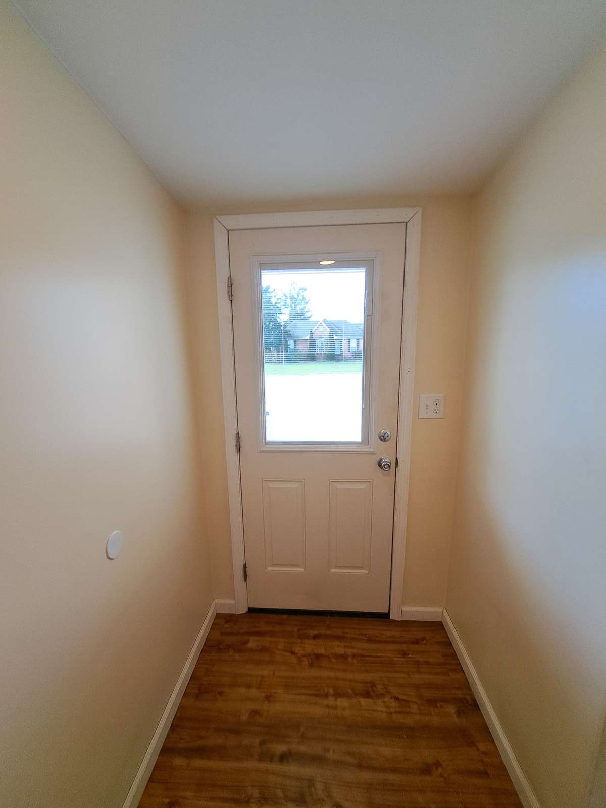 From that hallway, you have an entrance from the driveway.