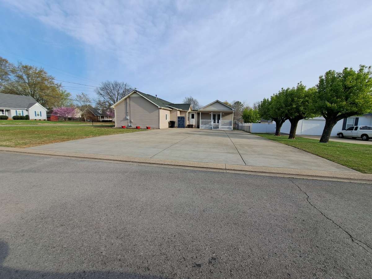 Pretty sure 9-12 cars will fit in this driveway!
