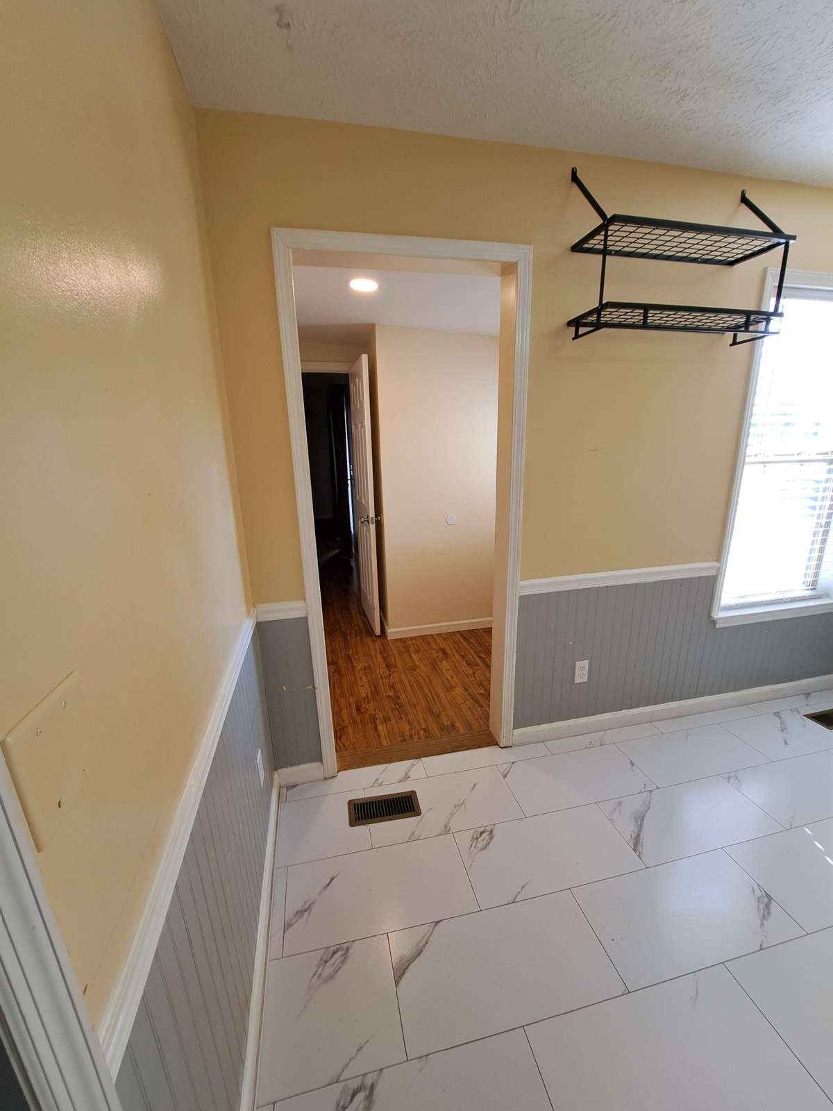 Let's check out the apartment!