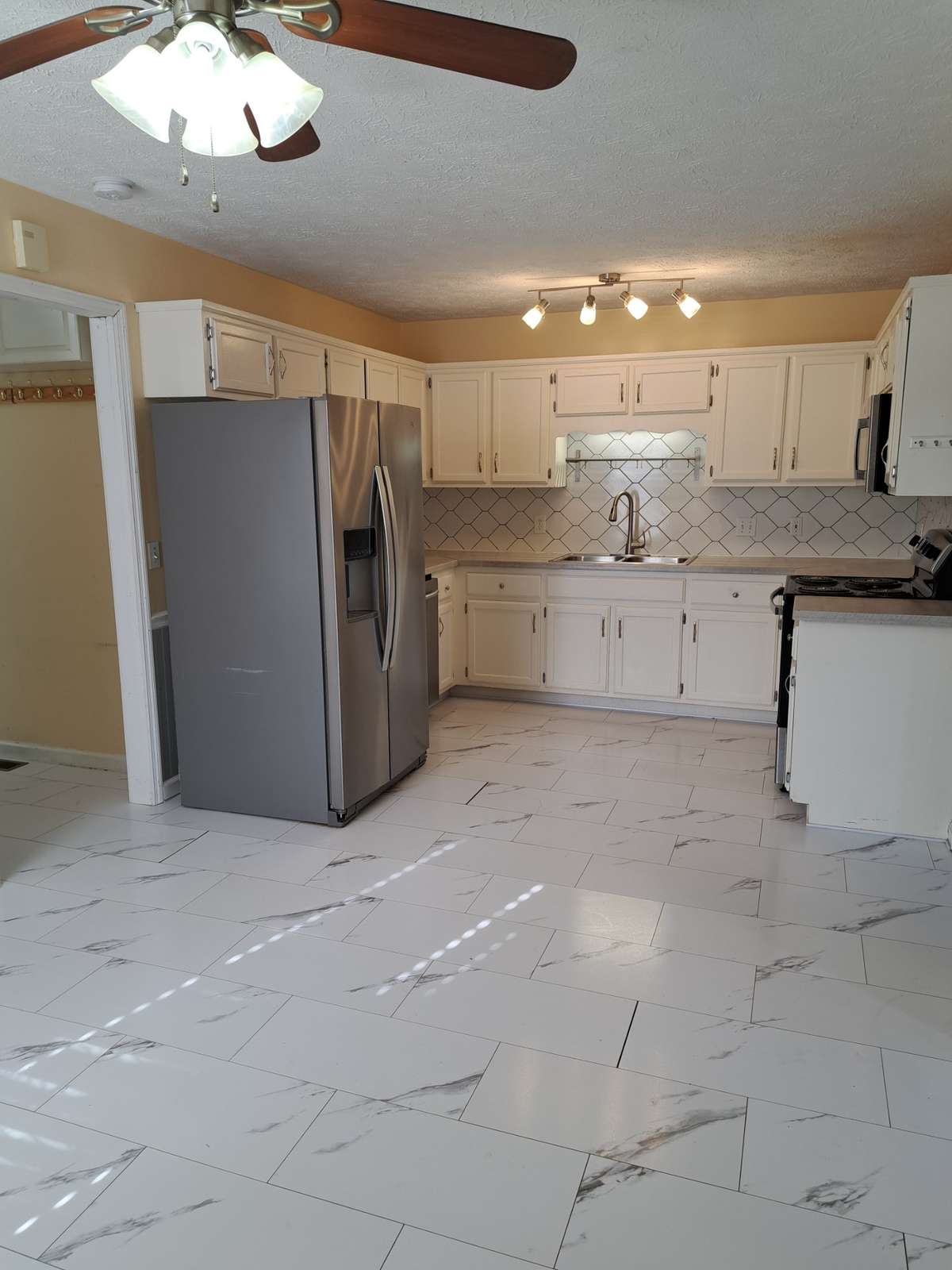 Plenty of cabinets! All appliances stay.