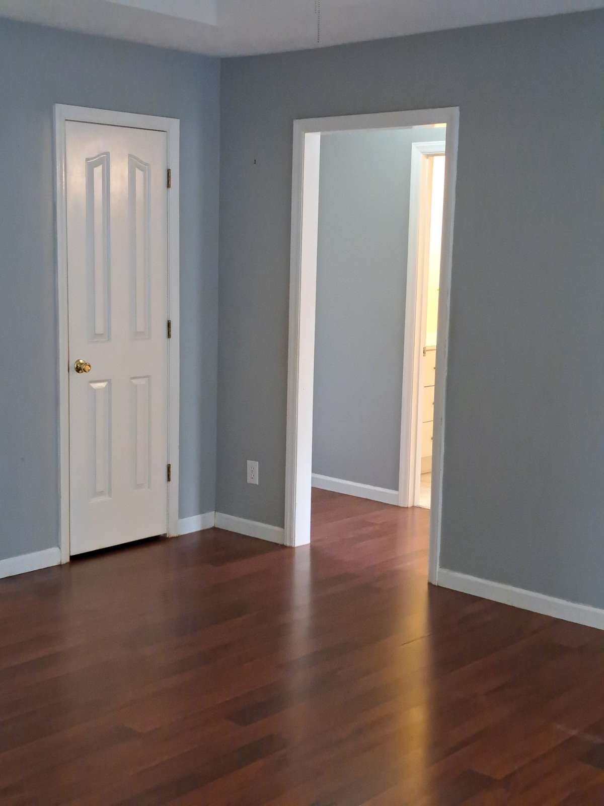This hall leads to 2 bedrooms and a full bath.