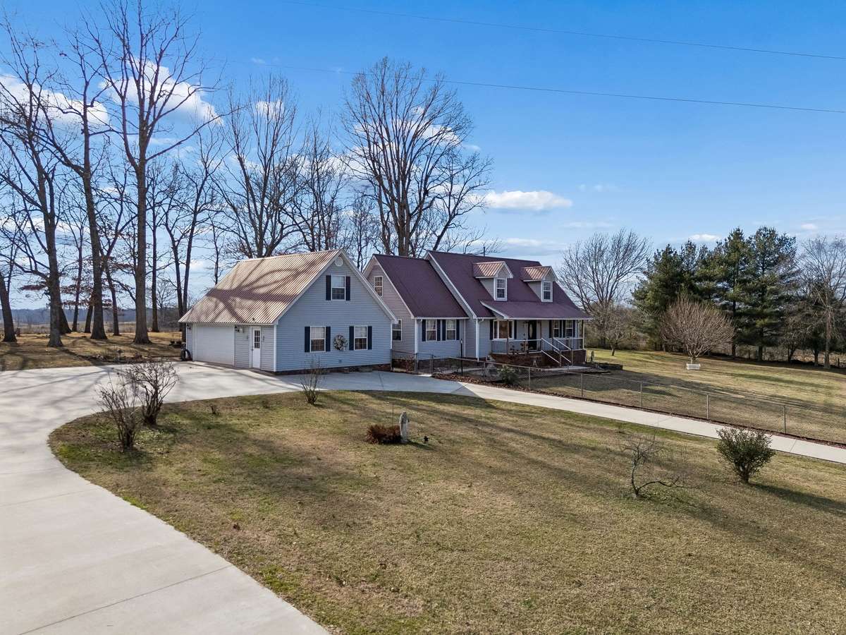 Large home on 1.1 Acre lots with amazing views!!