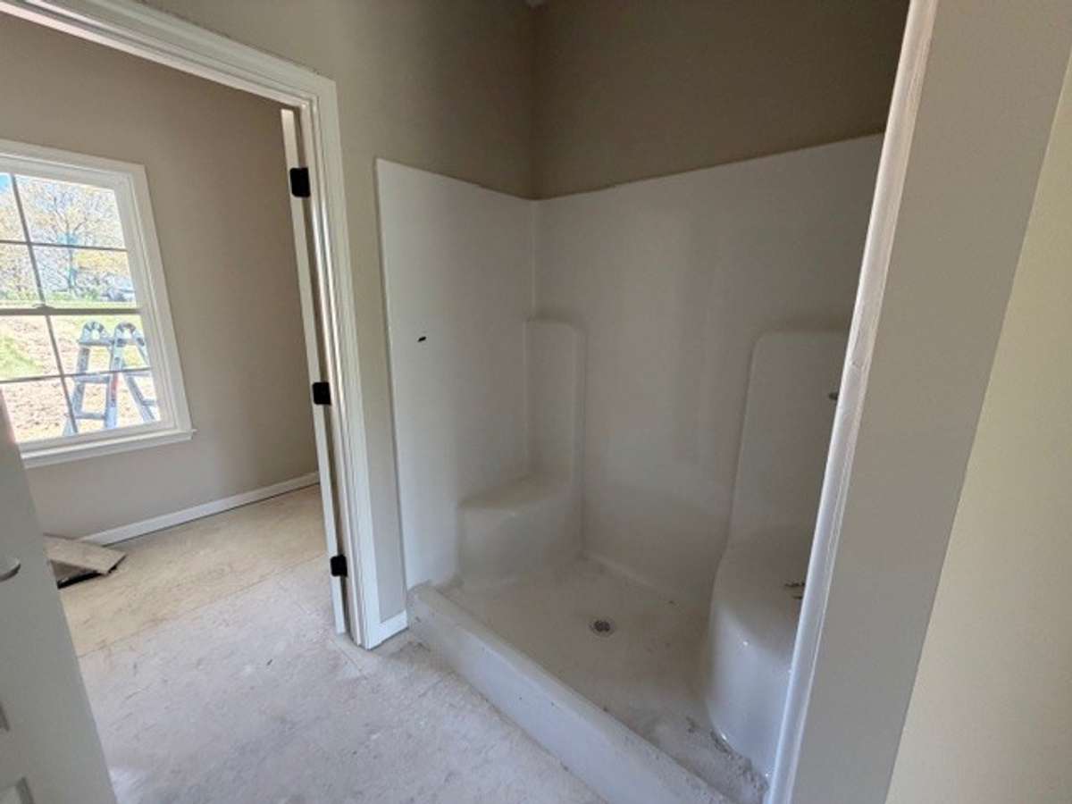 Shower only in primary
Large walk in closet