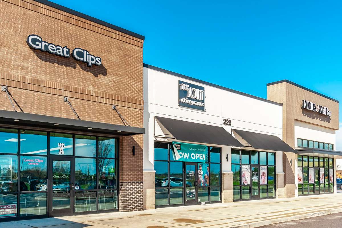 A variety of retail and dining options all within walking distance make this community both practical and enjoyable for everyday living.