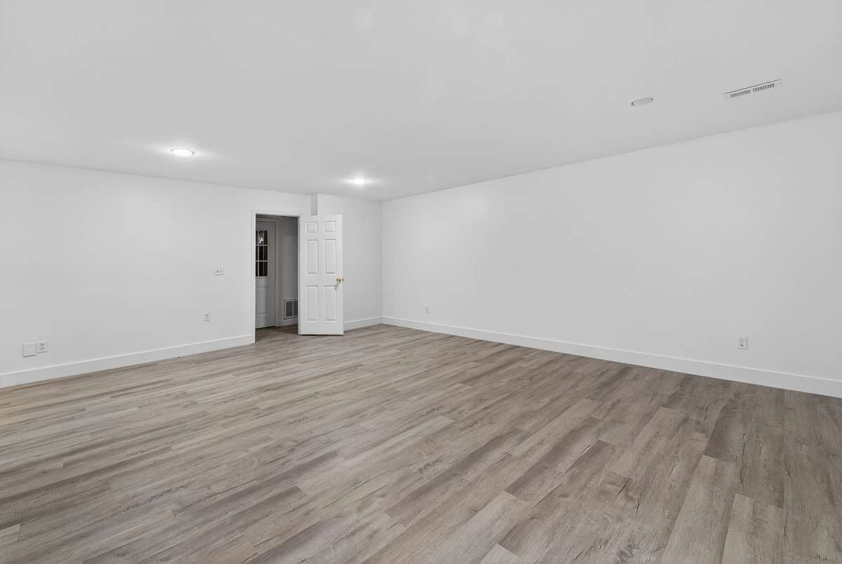 Basement Bonus/Gym/Movie theater/ Home office