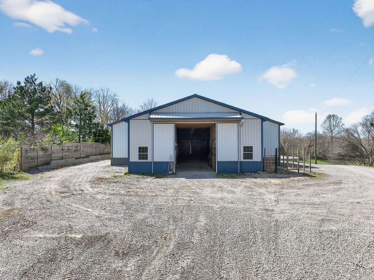 Approx 10,500 sf