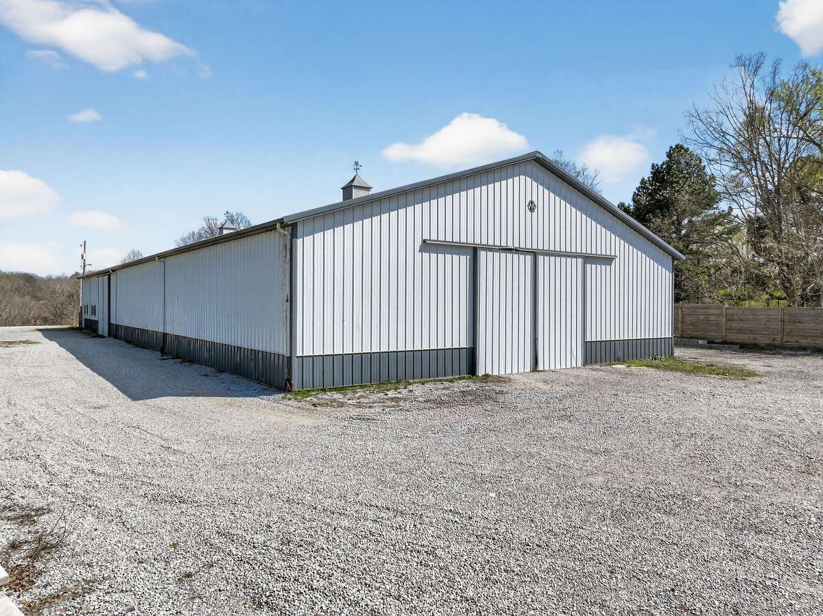 Approx 10,500 sf