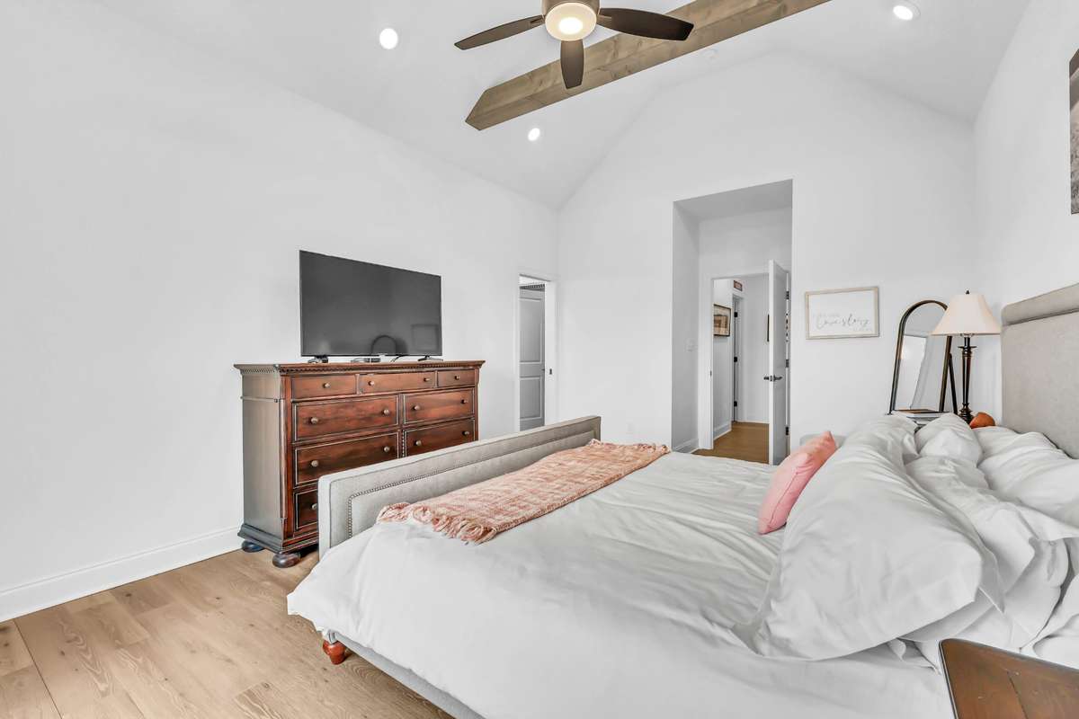 Another view of the primary bedroom!