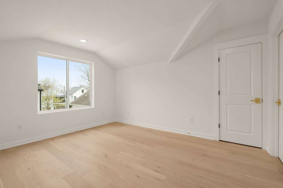 Additional bedroom