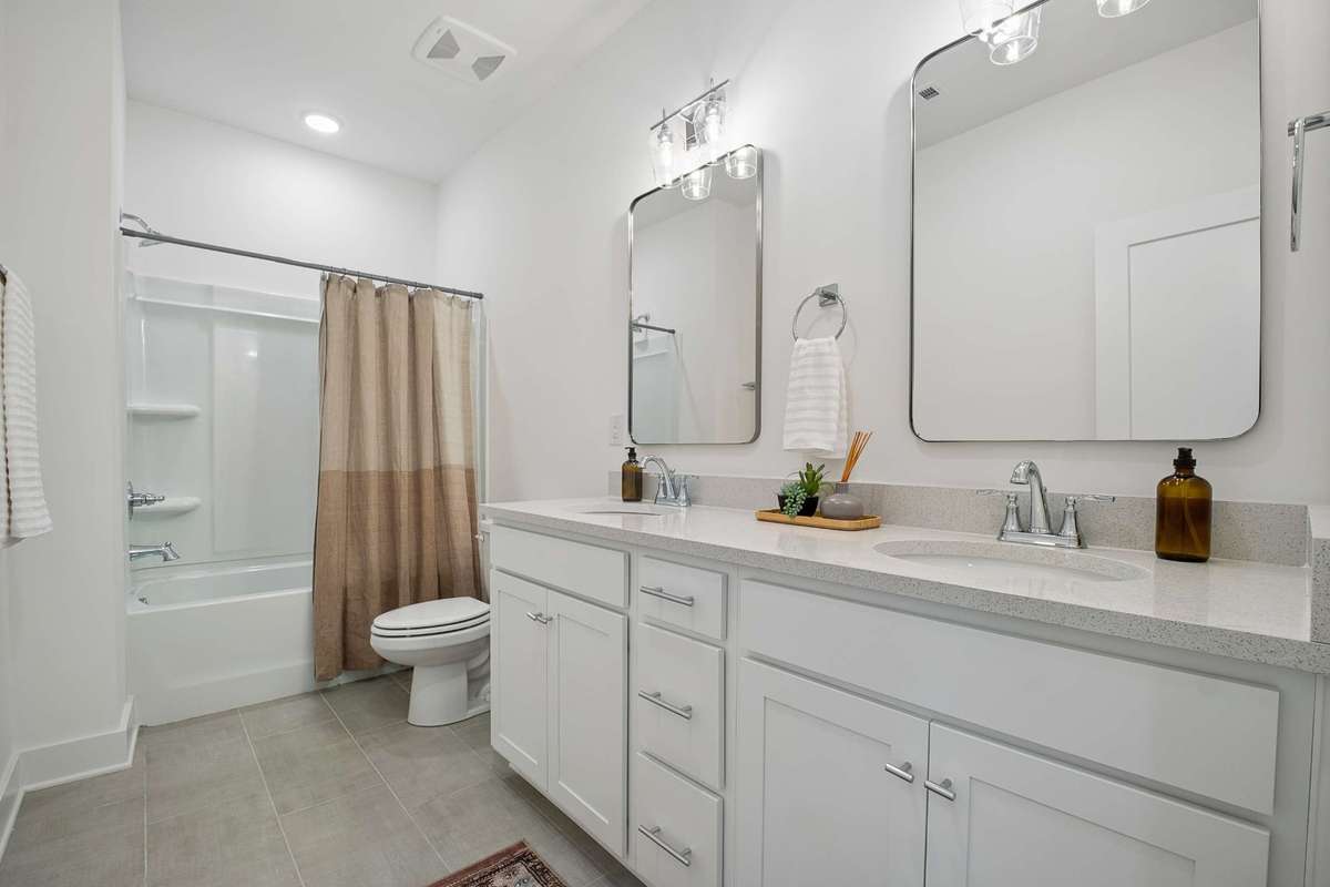 Upstairs 2nd bathroom