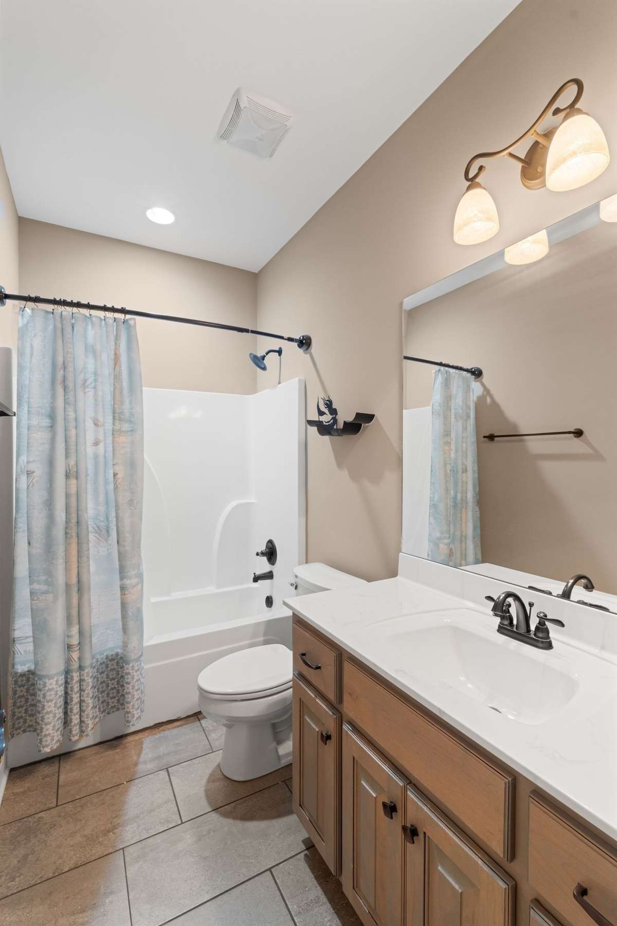 Second full bath with shower/tub combo.