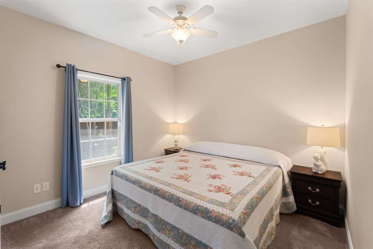 Second bedroom.