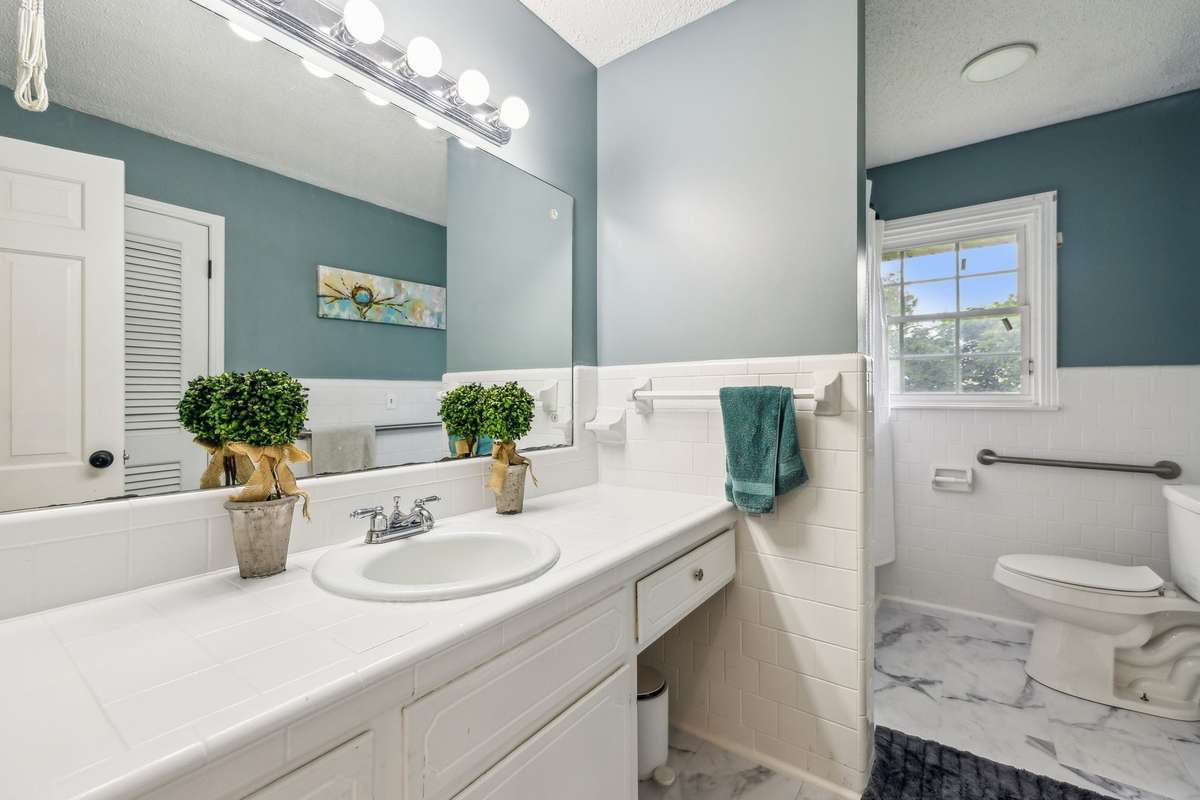 Bath #2 in hall