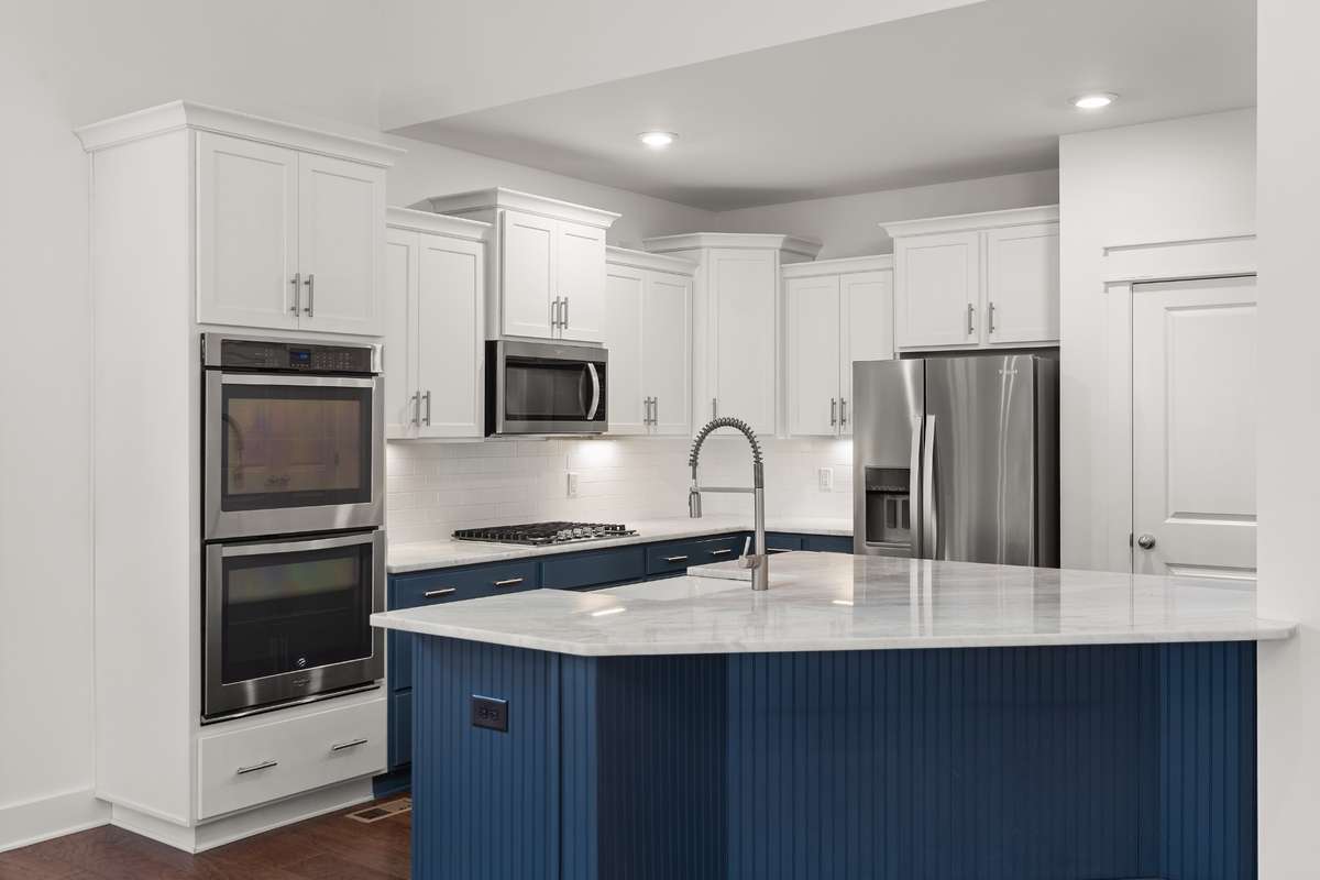 Amazing luxury Kitchen with gas range and double ovens