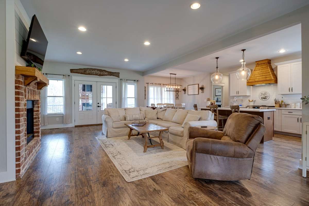 IMPRESSIVE Open Concept Design