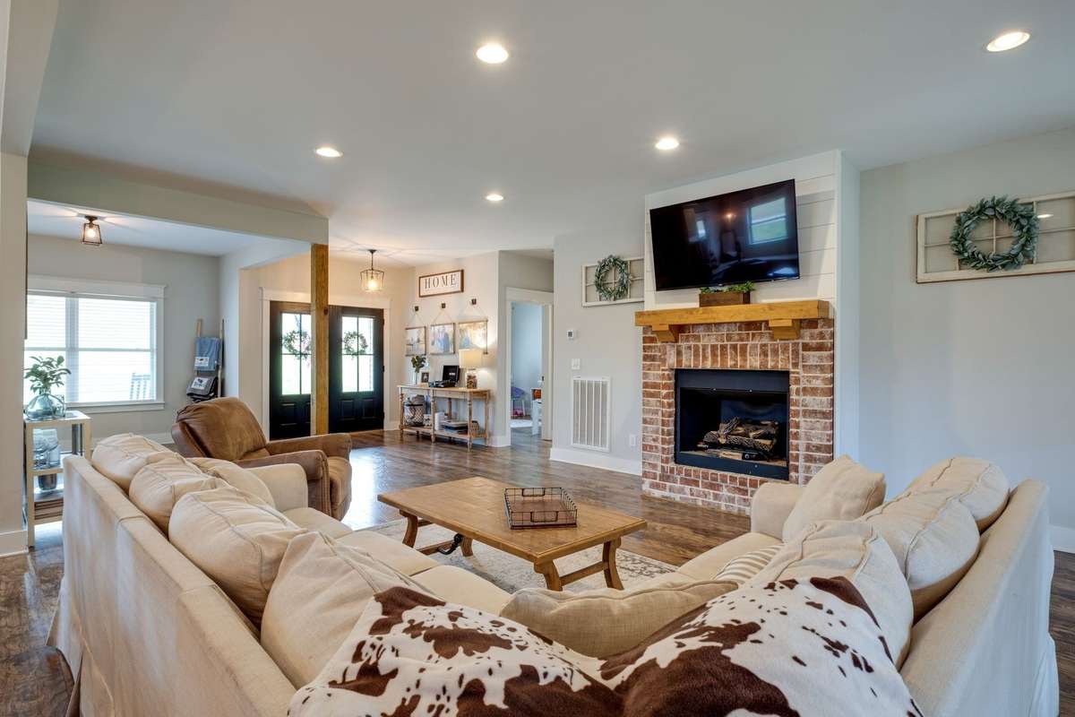 LARGE Great Room w/ Gas Fireplace