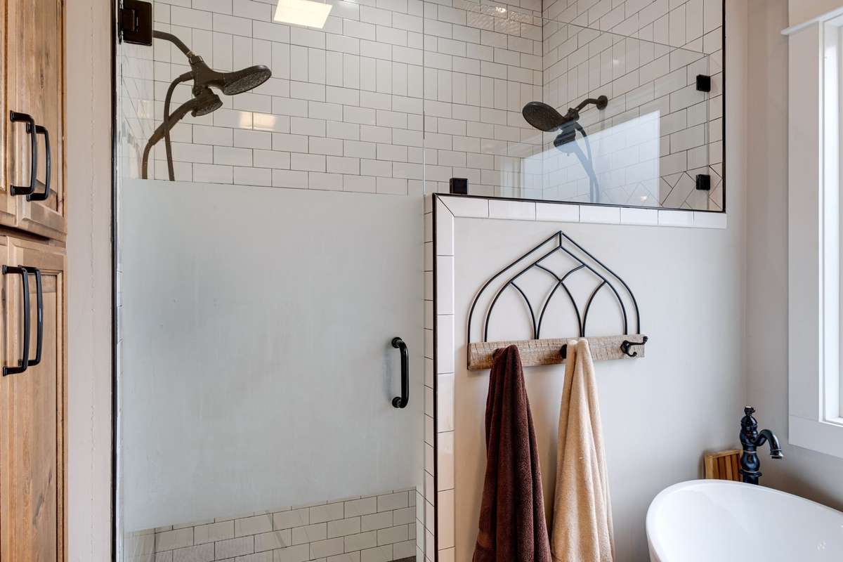 CUSTOM Tilework....
OVERSIZED Tile Shower